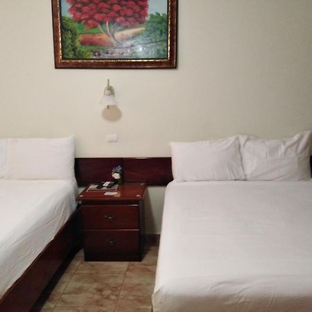 Hotel Samana Spring Kültér fotó